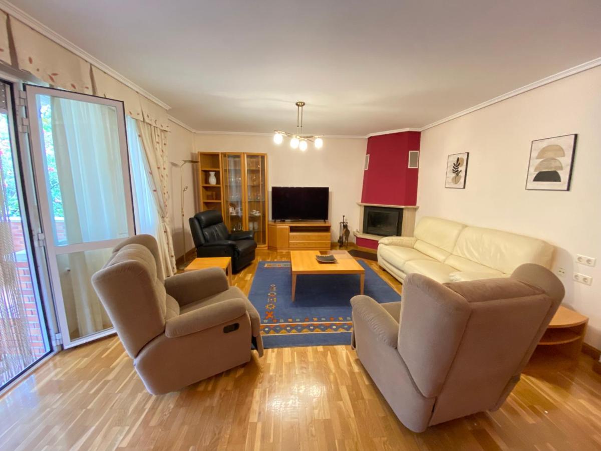 Casa Chalet Jardin Particular Ideal Grupos Y Familias Baranain エクステリア 写真